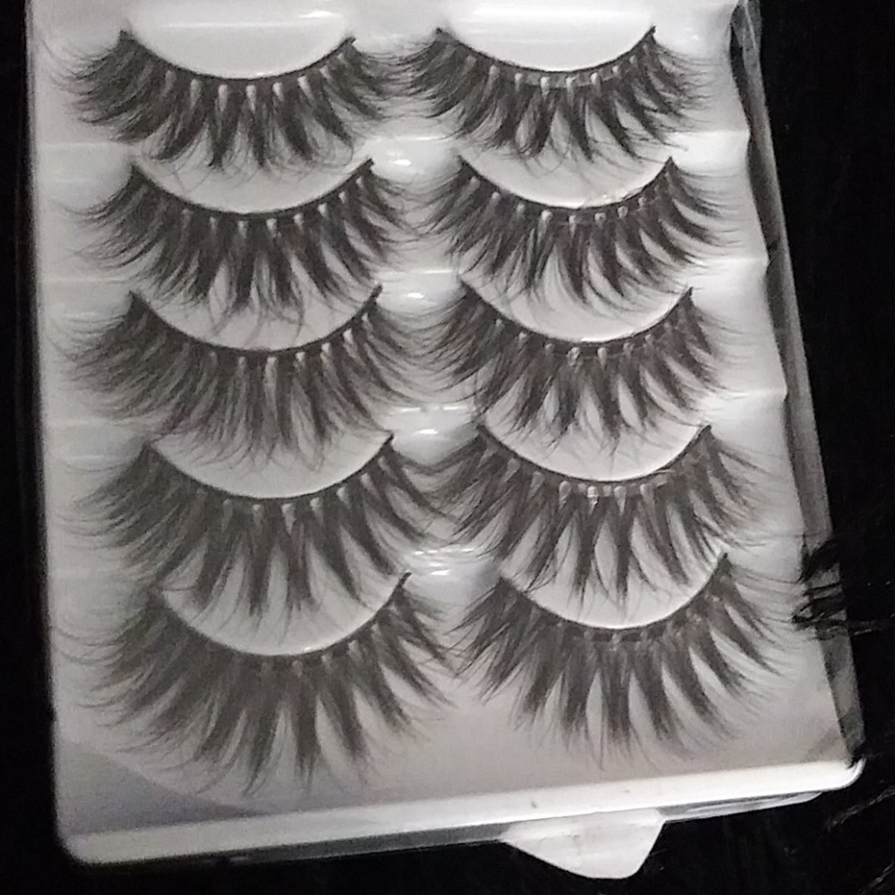 False eyelashes - Picture 2 of 2